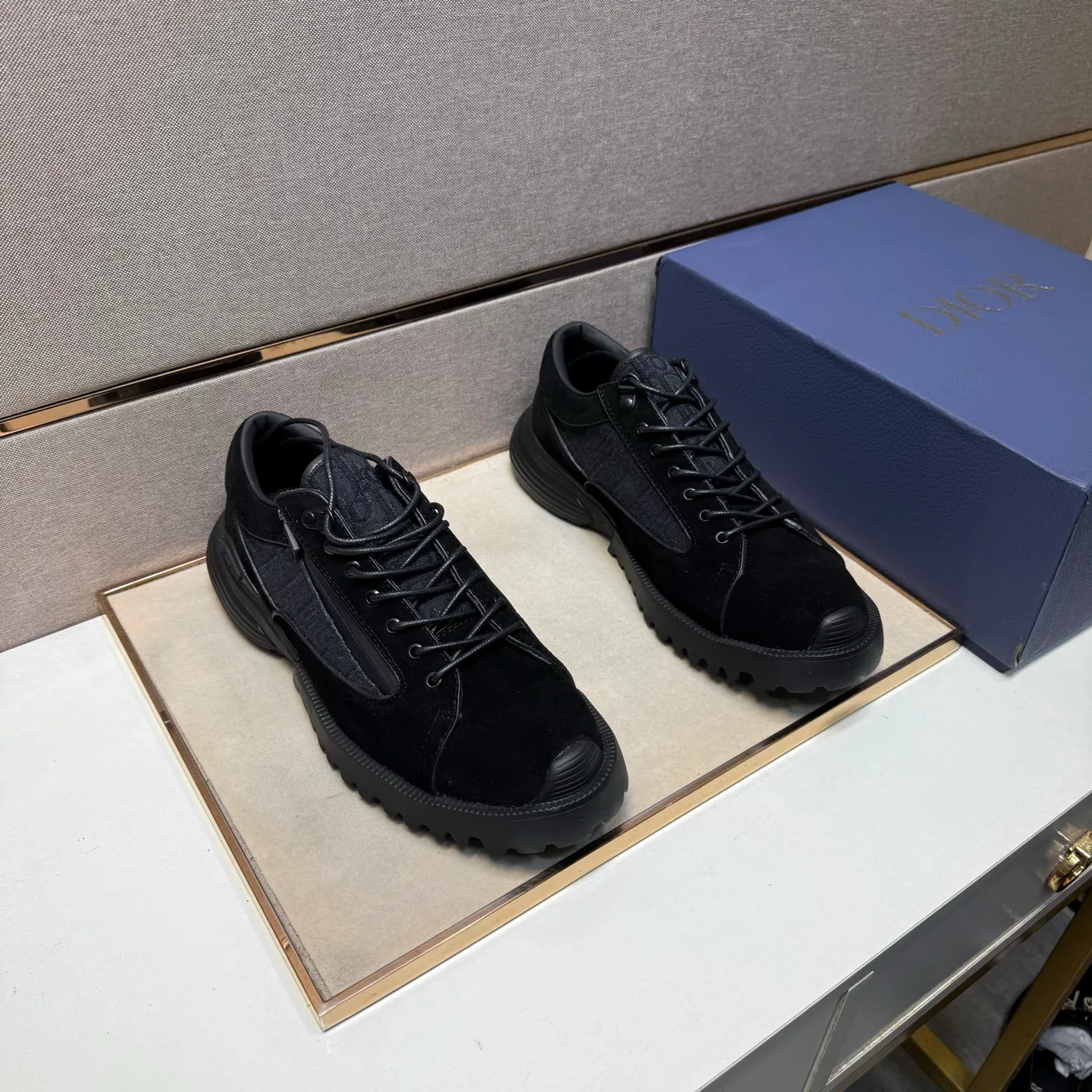 ⬛️Men's shoes 💰p560 [Dior~] Men's casual shoes 2025z cabinet sales simultaneously 🔶Size: 39-44 #️⃣ 🔷2 colors🔜The upper is made of multi-material splicing➕Genuine leather lining, comfortable and breathable, sole: original comfortable and wear-resistant outsole, ⚠️Real shot📱Photographed🎬The real thing is better📢📢📢